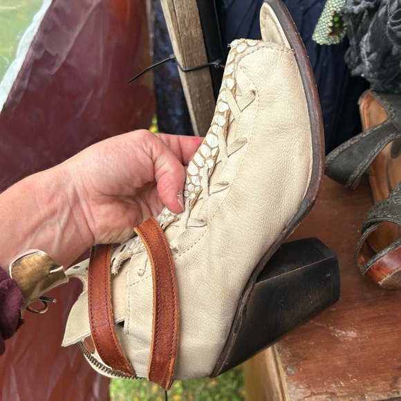 FREEBIRD WHITE SANDALS - Picture 3 of 4